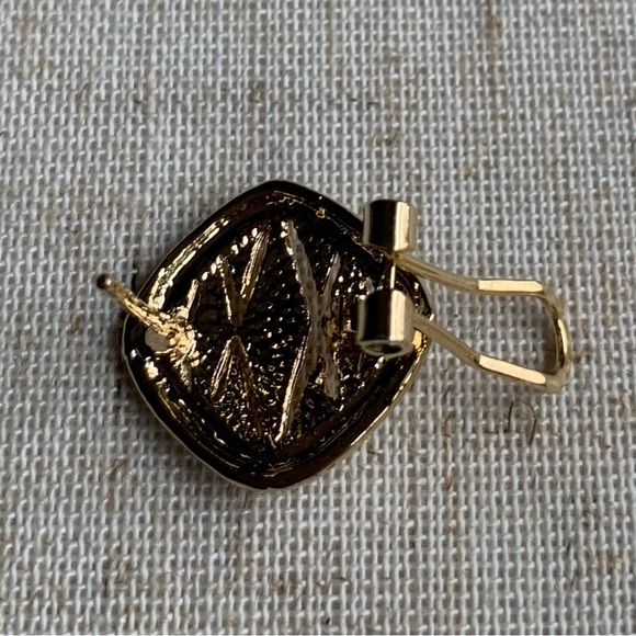 Necklace and earring set Tri gold detail. - Picture 3 of 5